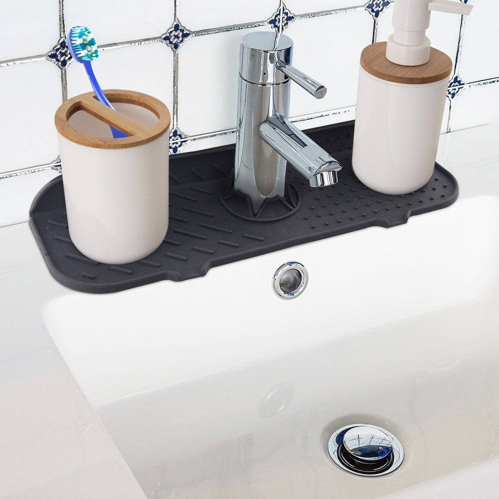 Silicone sink mat: protection against moisture and practical underlay