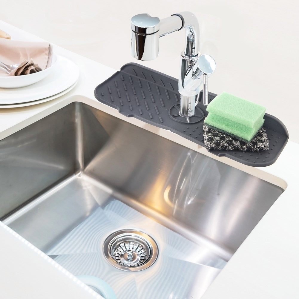 Silicone sink mat: protection against moisture and practical underlay