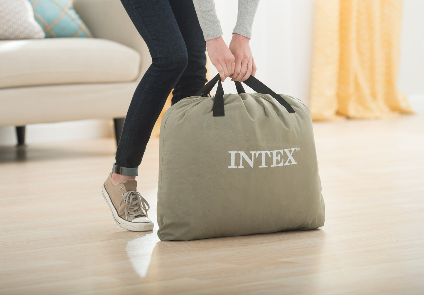 Single Air Mattress with Pump, 191x99 cm