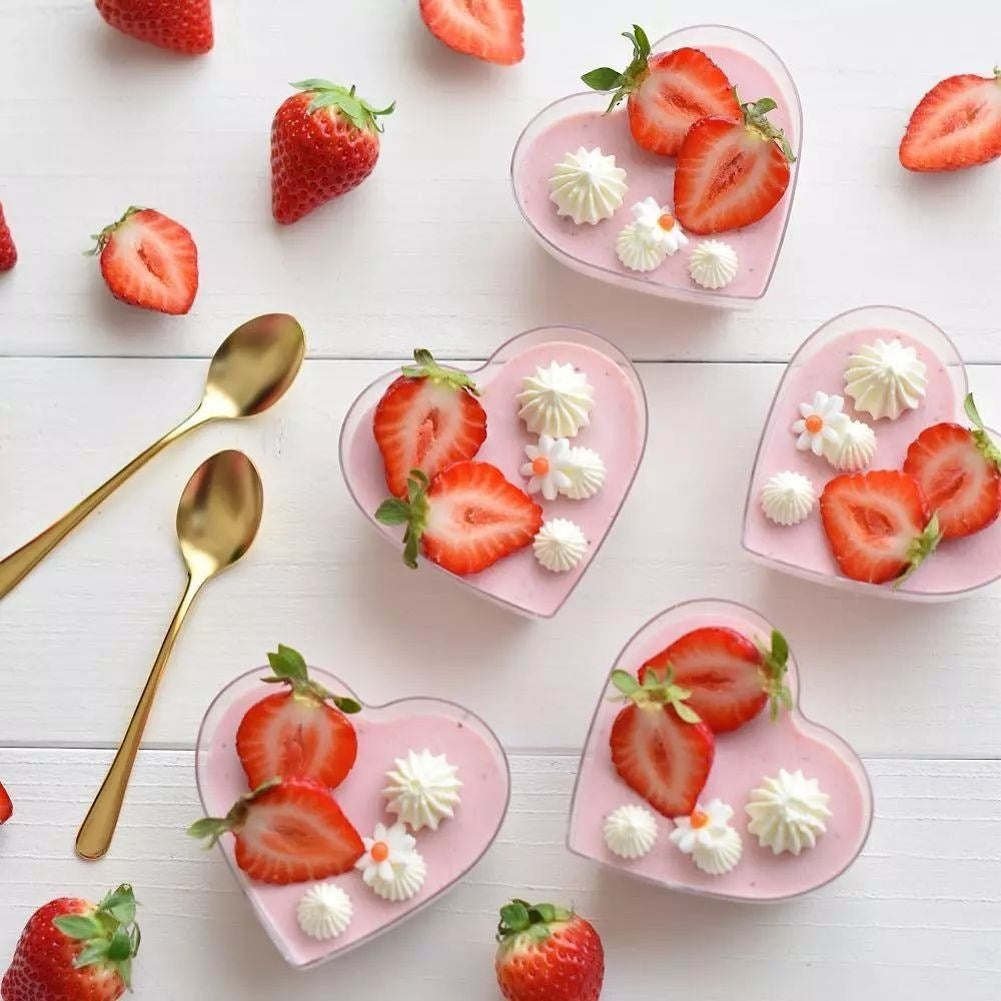 Six heart-shaped bowls for snacks and desserts