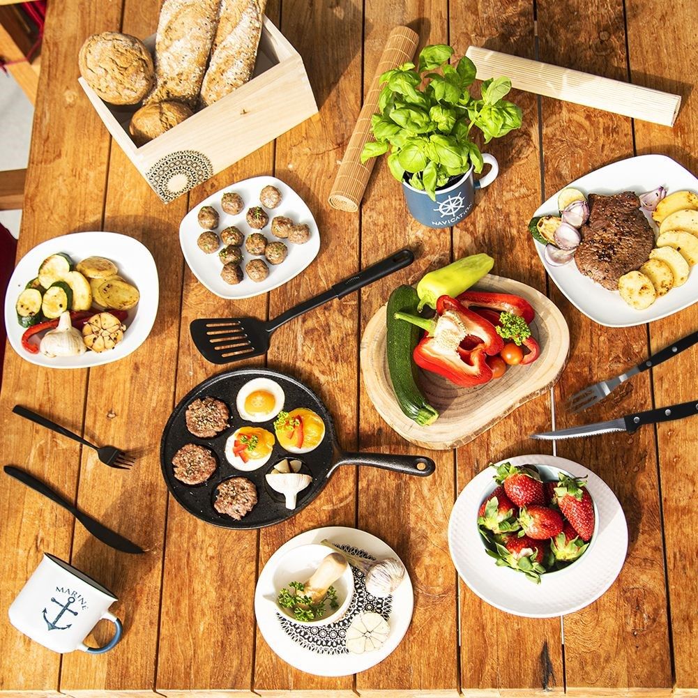 Six knives and forks, perfect for steak and pizza