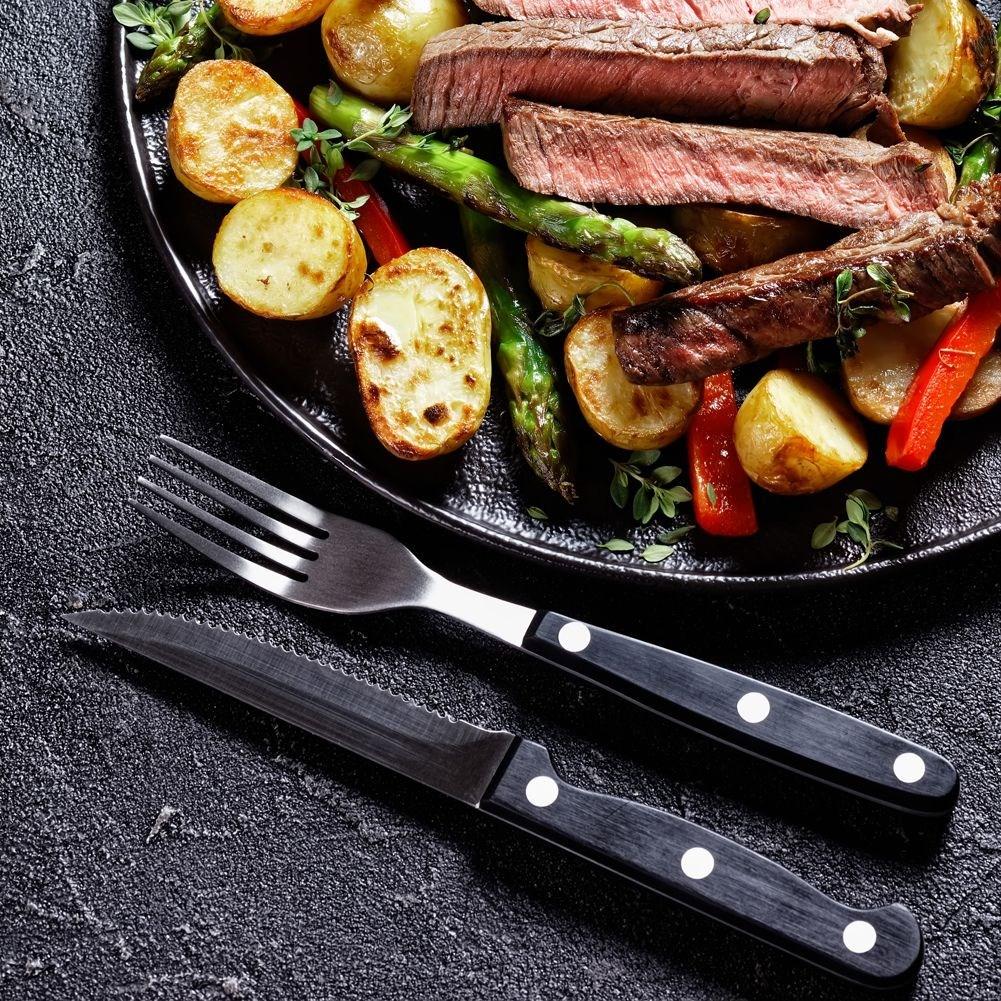 Six knives and forks, perfect for steak and pizza