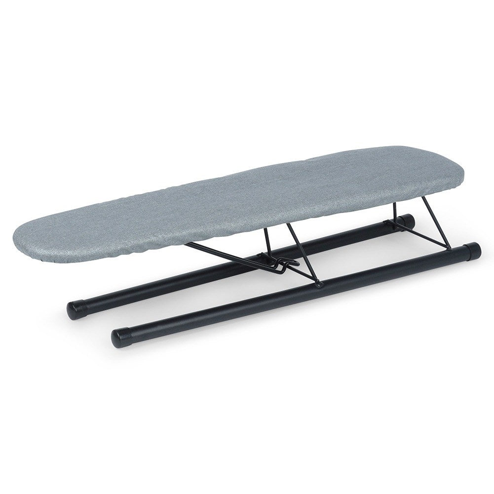 Small and practical ironing board for easy sleeve ironing