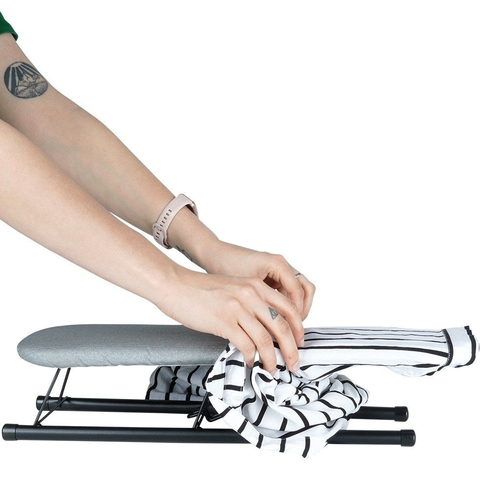 Small and practical ironing board for easy sleeve ironing