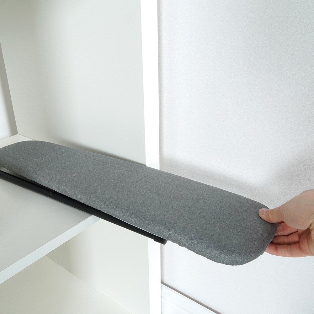 Small and practical ironing board for easy sleeve ironing