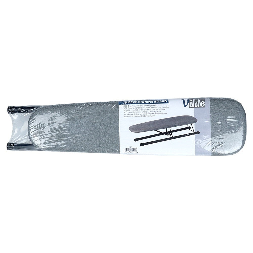 Small and practical ironing board for easy sleeve ironing
