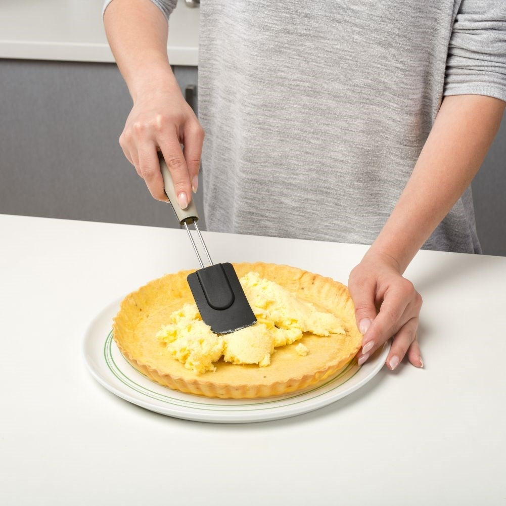 Small spatula for cakes, tarts and mixing ingredients