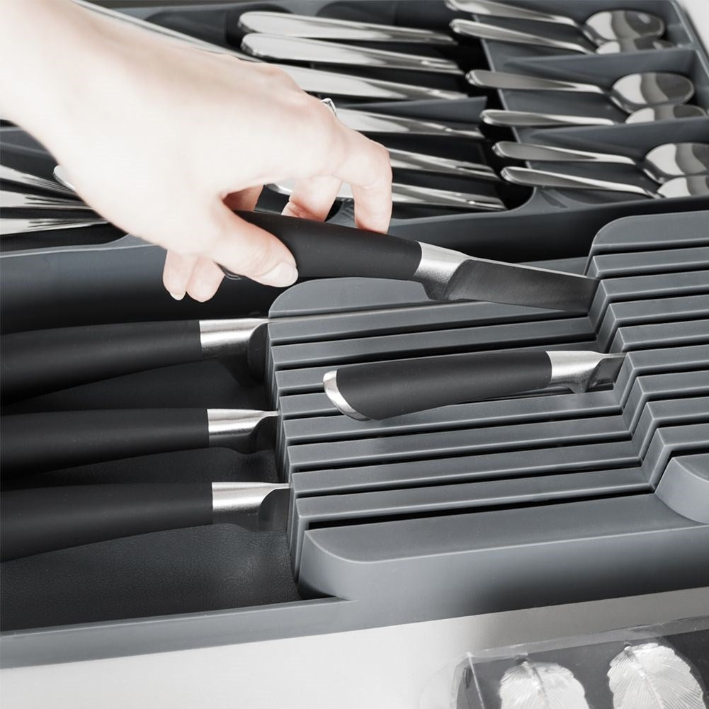 Smart and spacious knife organizer in durable material