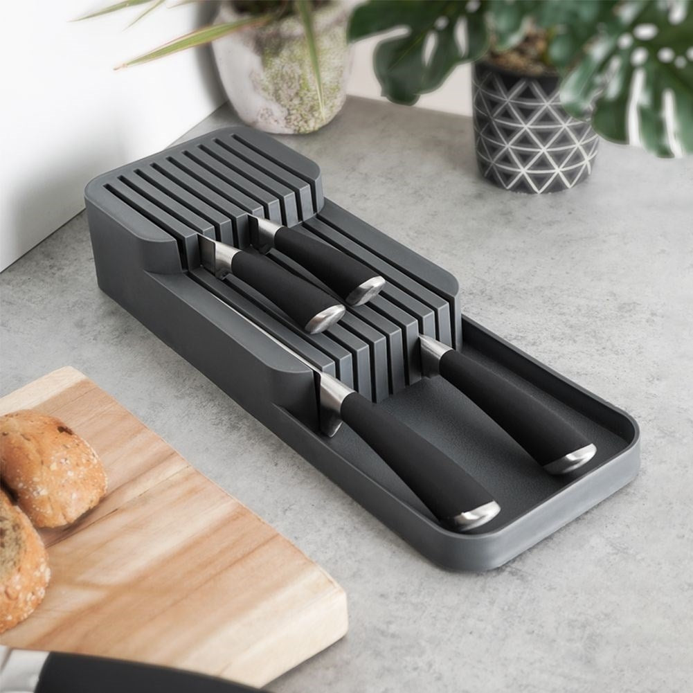 Smart and spacious knife organizer in durable material