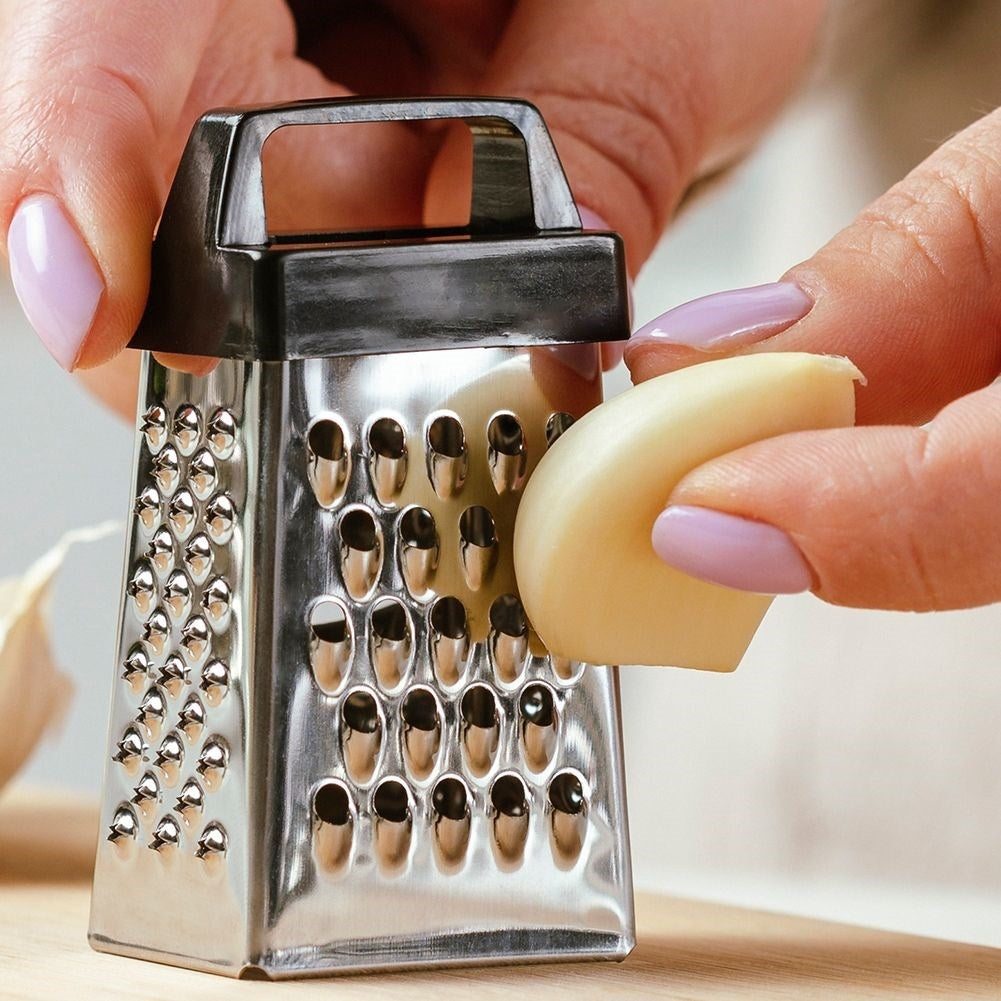 Smooth grater in stainless steel with 4 blades for garlic and spices