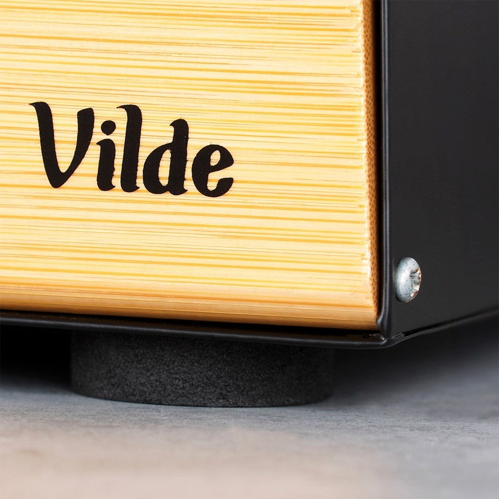 Spacious bread box in bamboo and black metal, easy opening