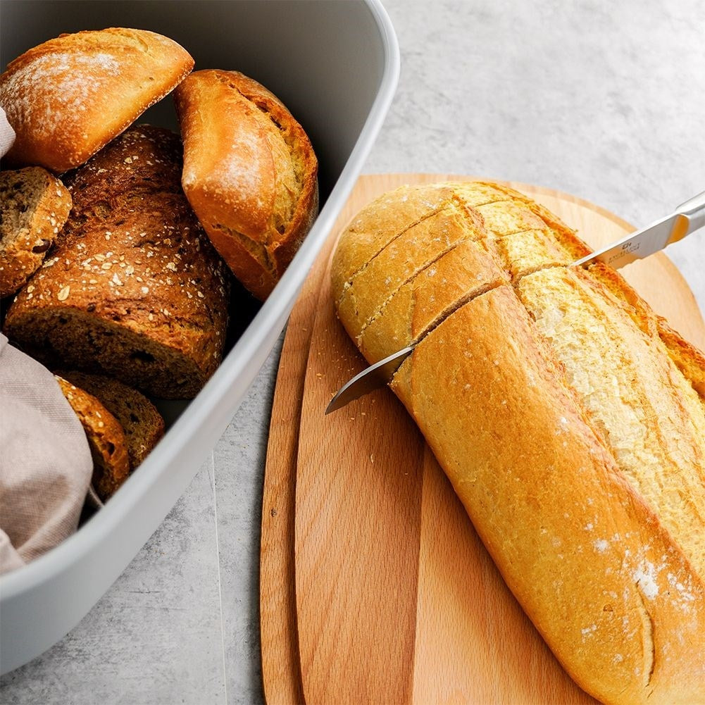 Spacious gray bread tin with a wooden cutting board as a lid