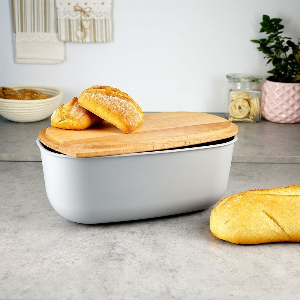 Spacious gray bread tin with a wooden cutting board as a lid