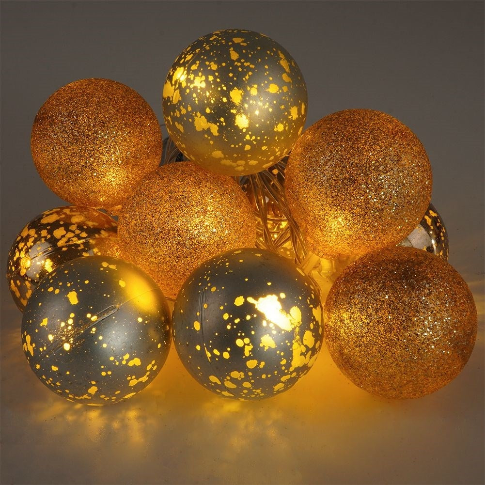 Sparkling champagne balls: matte, glittery & shiny