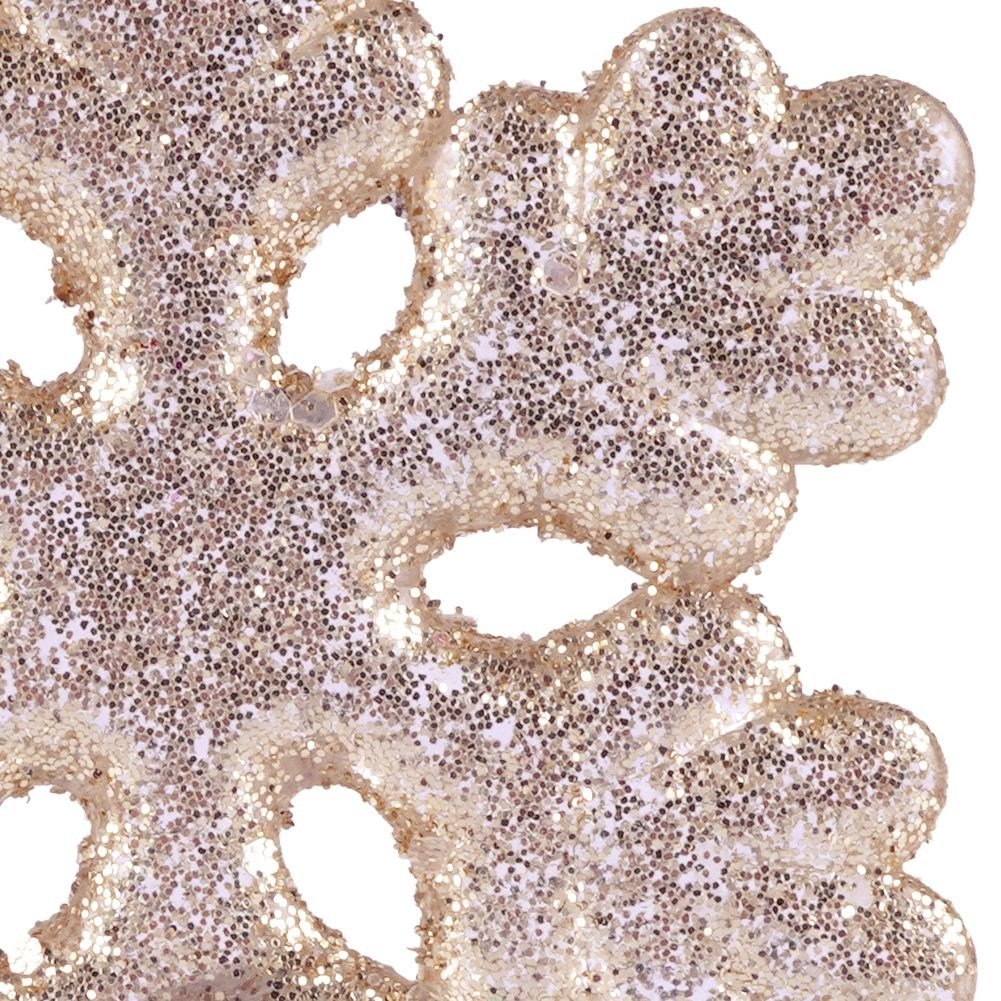 Sparkling snowflakes: 12 acrylic balls for elegant Christmas tree
