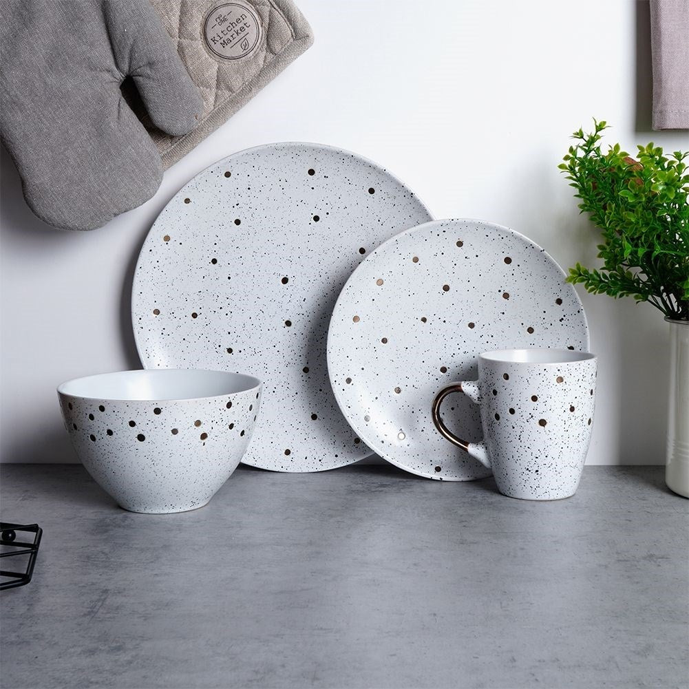 Splash-patterned matt white ceramic plate in black and gold
