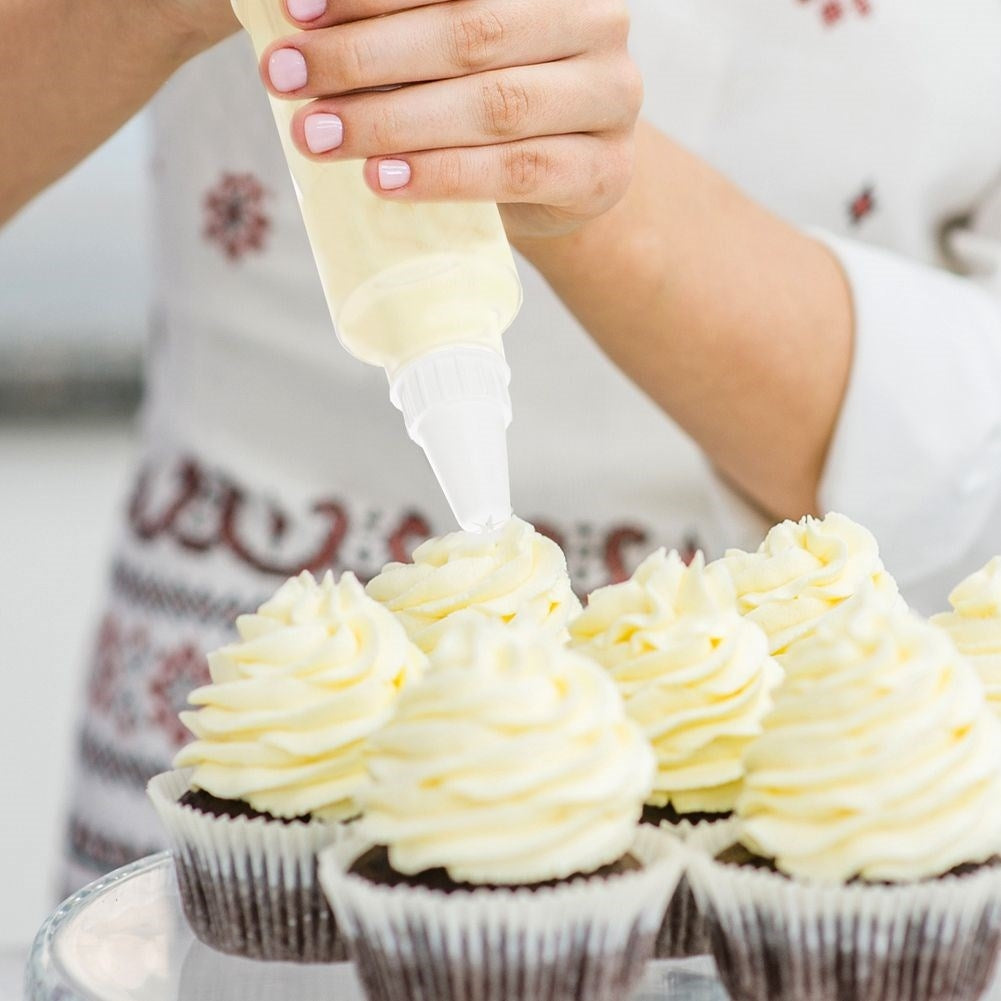 Spray with 9 nozzles for decorating baked goods