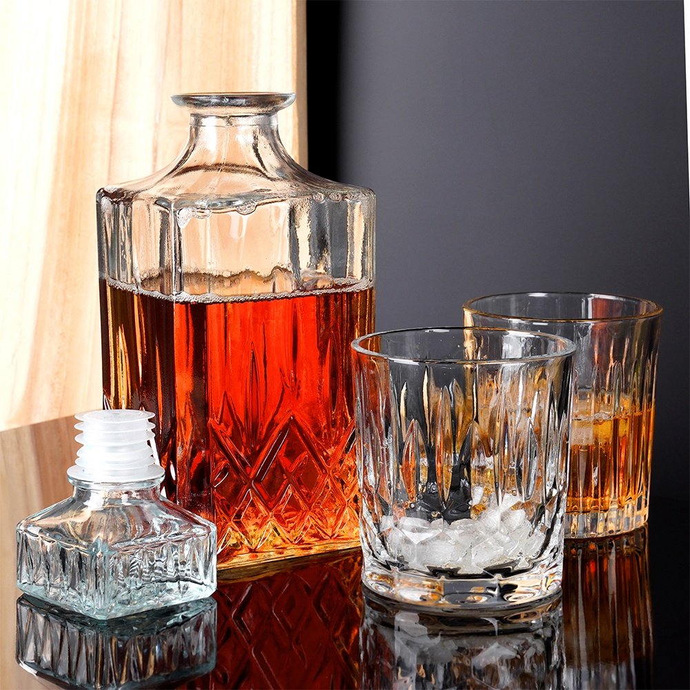 Square carafe with cork - Perfect for all drinks