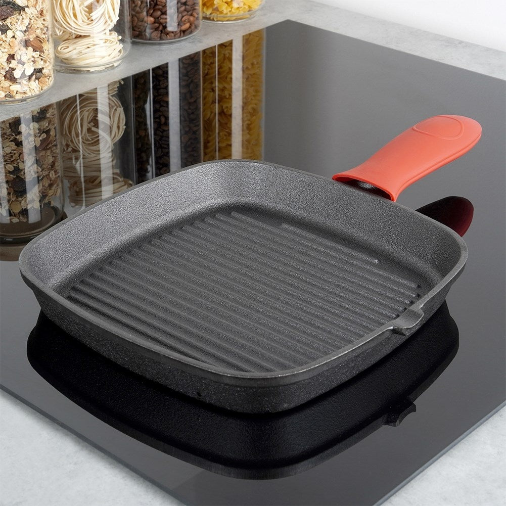 Square cast iron grill pan with grill base and silicone cover