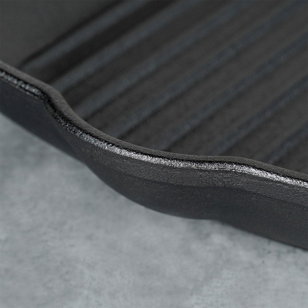 Square cast iron grill pan with silicone handle for all heat sources