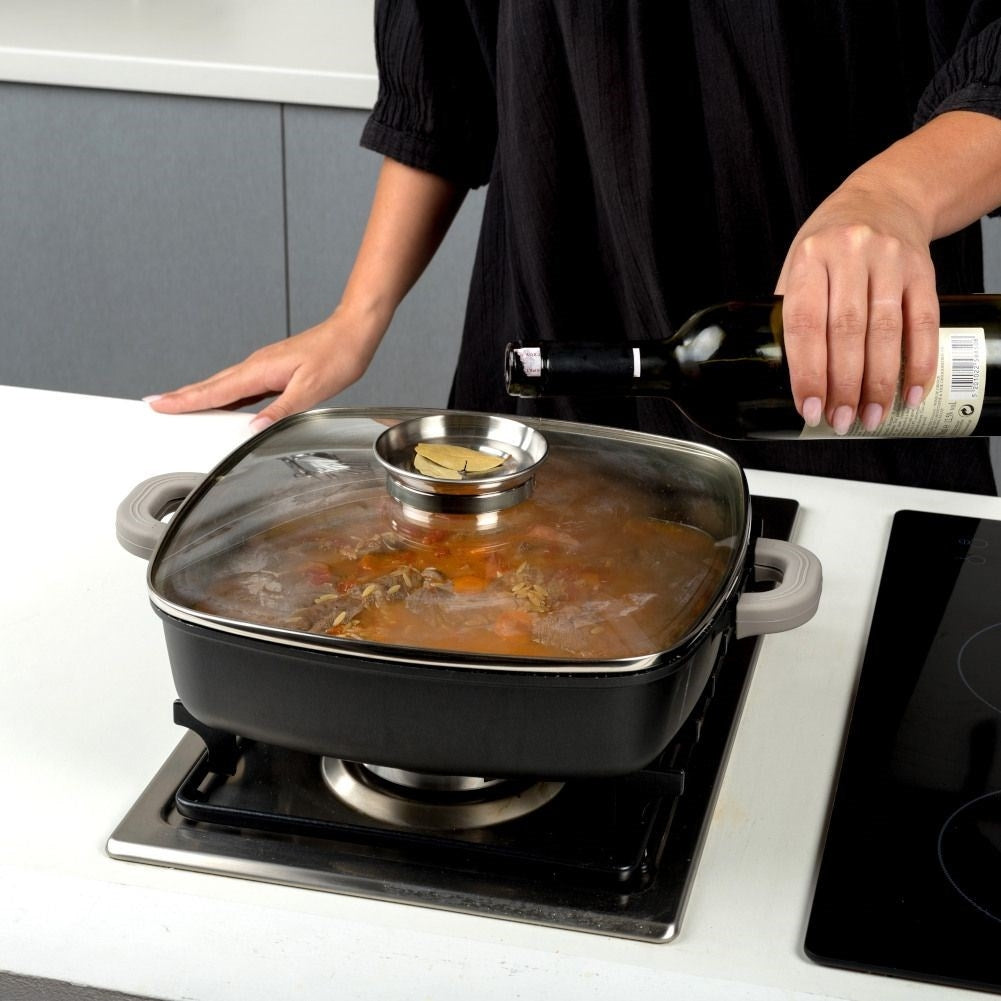 Square pot with five-layer non-stick granite coating