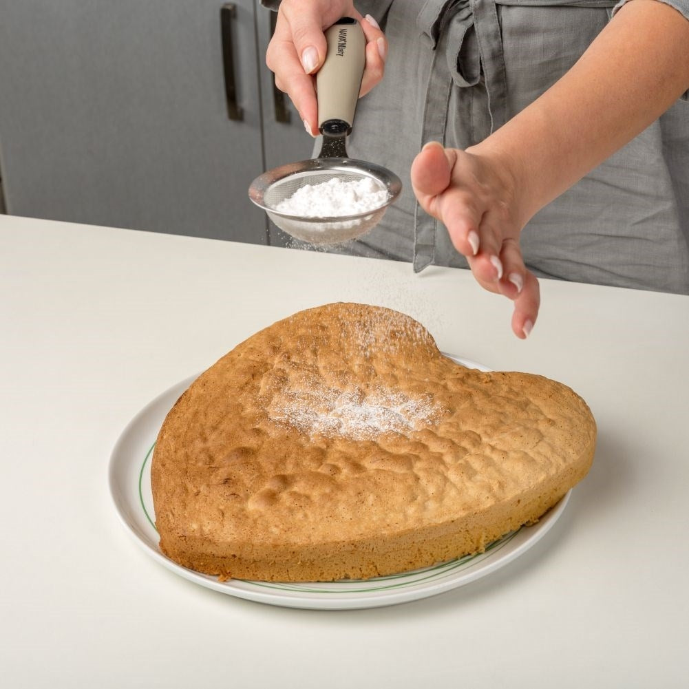 Stainless steel colander: Strain tea, powder desserts, fresh juice