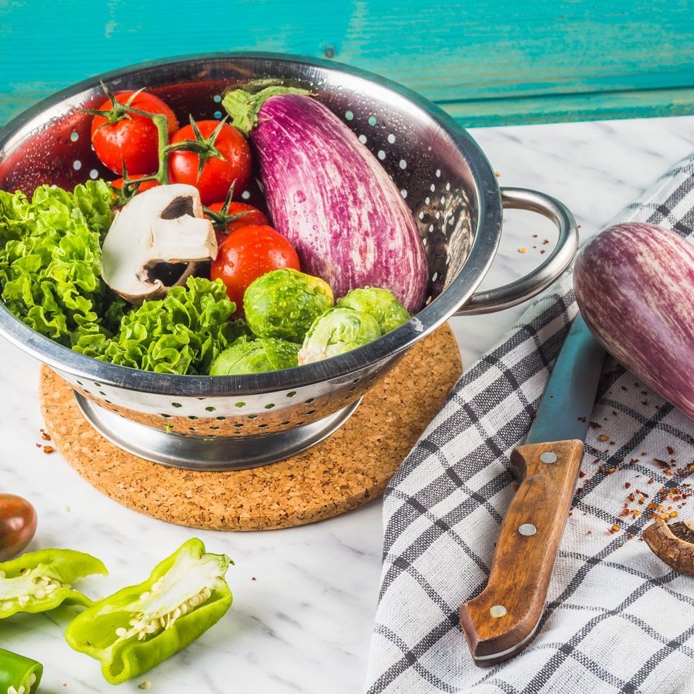 Stainless steel kitchen strainer with handle - perfect for food preparation