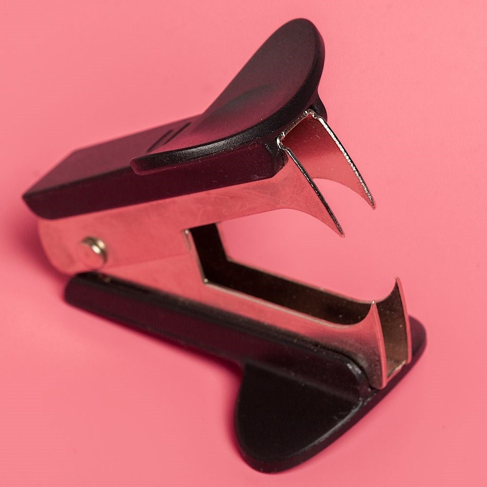Staple remover in metal and plastic, 2-pack.