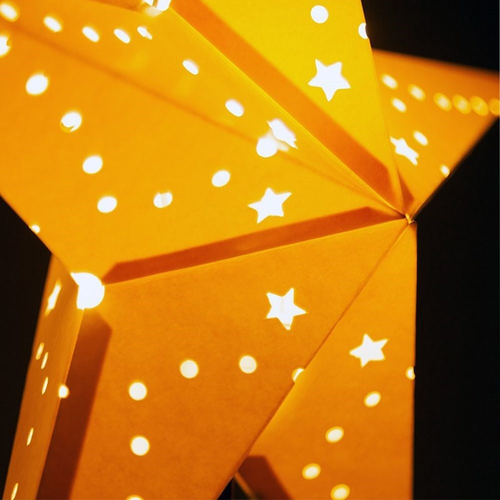 Star-shaped table lamp - Stylish white paper designStar-shaped table lampThis elegant table lamp in the shape of a star is made of white paper and is perfect for your home, office or study. It is powered by mains power and provides a pleasant ligh