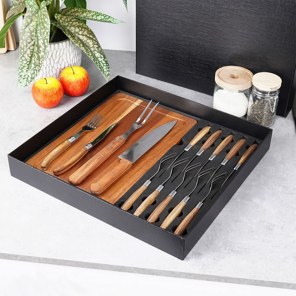 Steak and burger cutlery with wooden board for 6 people