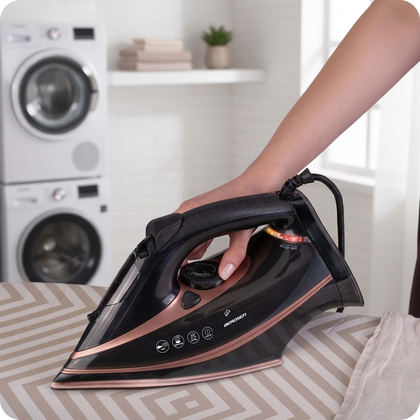 Steam Iron 3000W, Ceramic Soleplate, Vertical Steam