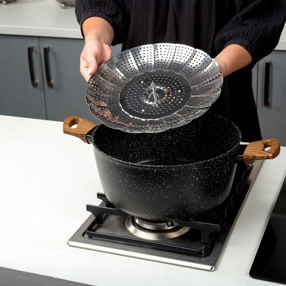 Steaming insert in stainless steel with fold-out legs