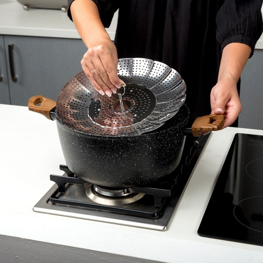 Steaming insert in stainless steel with fold-out legs