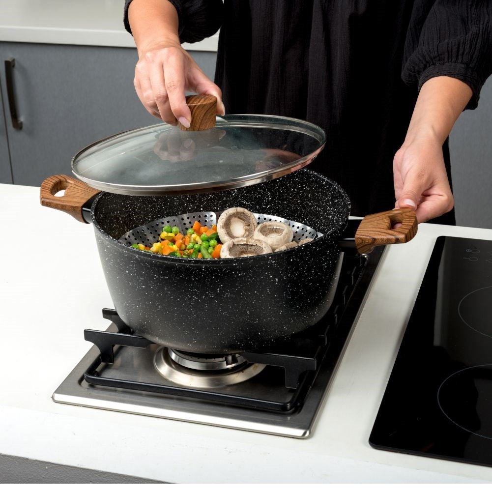 Steaming insert in stainless steel with fold-out legs