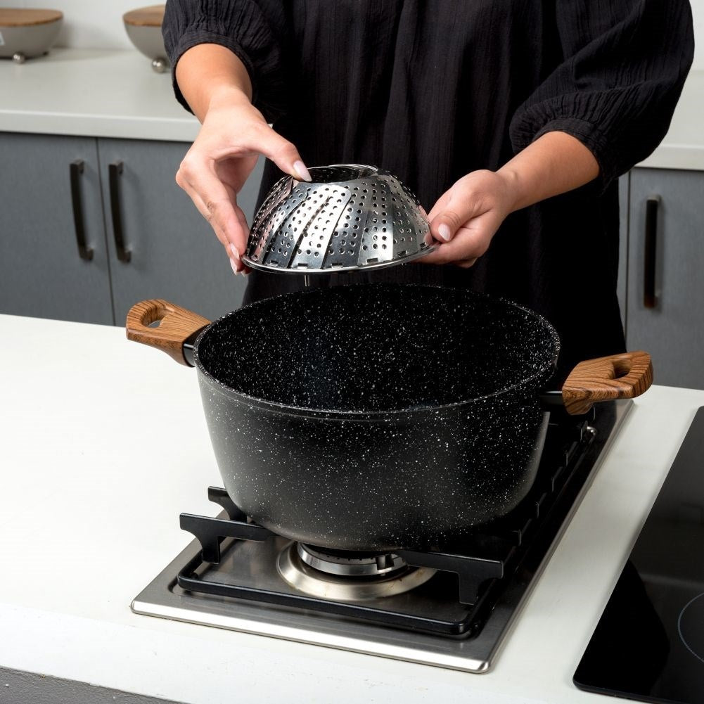 Steaming insert in stainless steel with fold-out legs