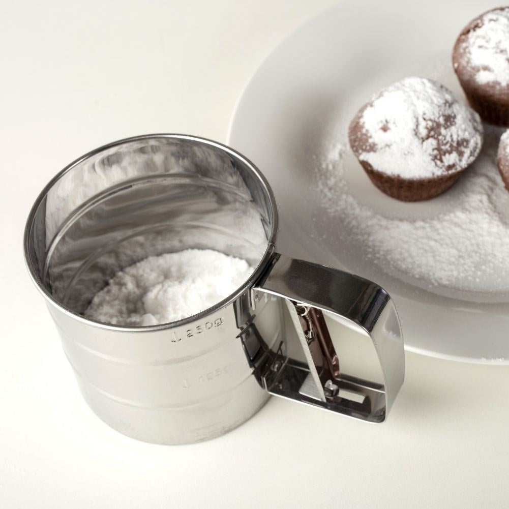Steel mug for fluffy flour and powdered pastries