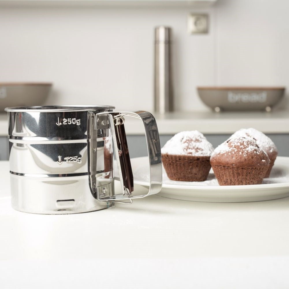 Steel mug for fluffy flour and powdered pastries