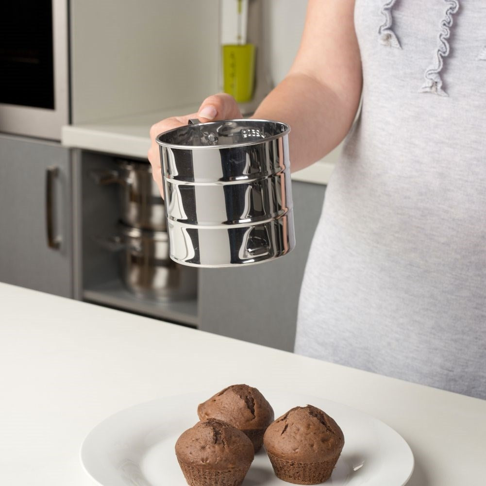 Steel mug for fluffy flour and powdered pastries