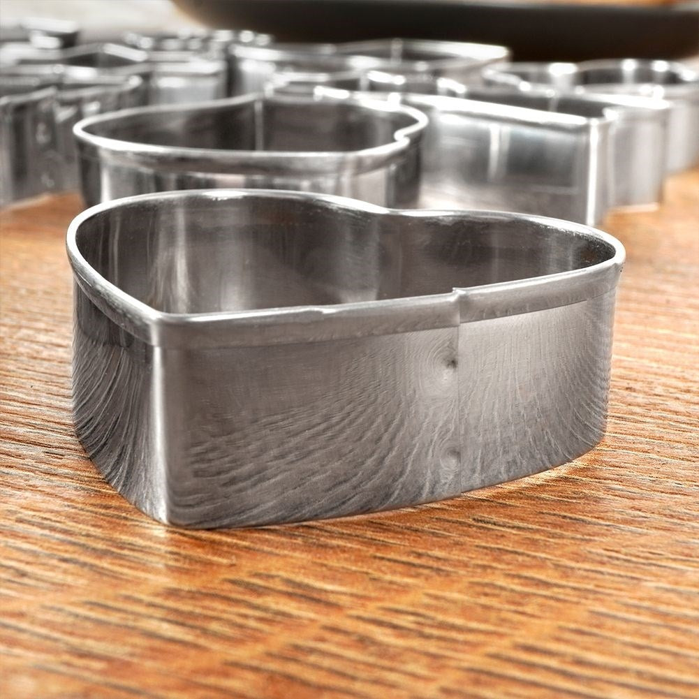 Steel punches for Christmas cookies: 15 different Christmas-inspired shapes