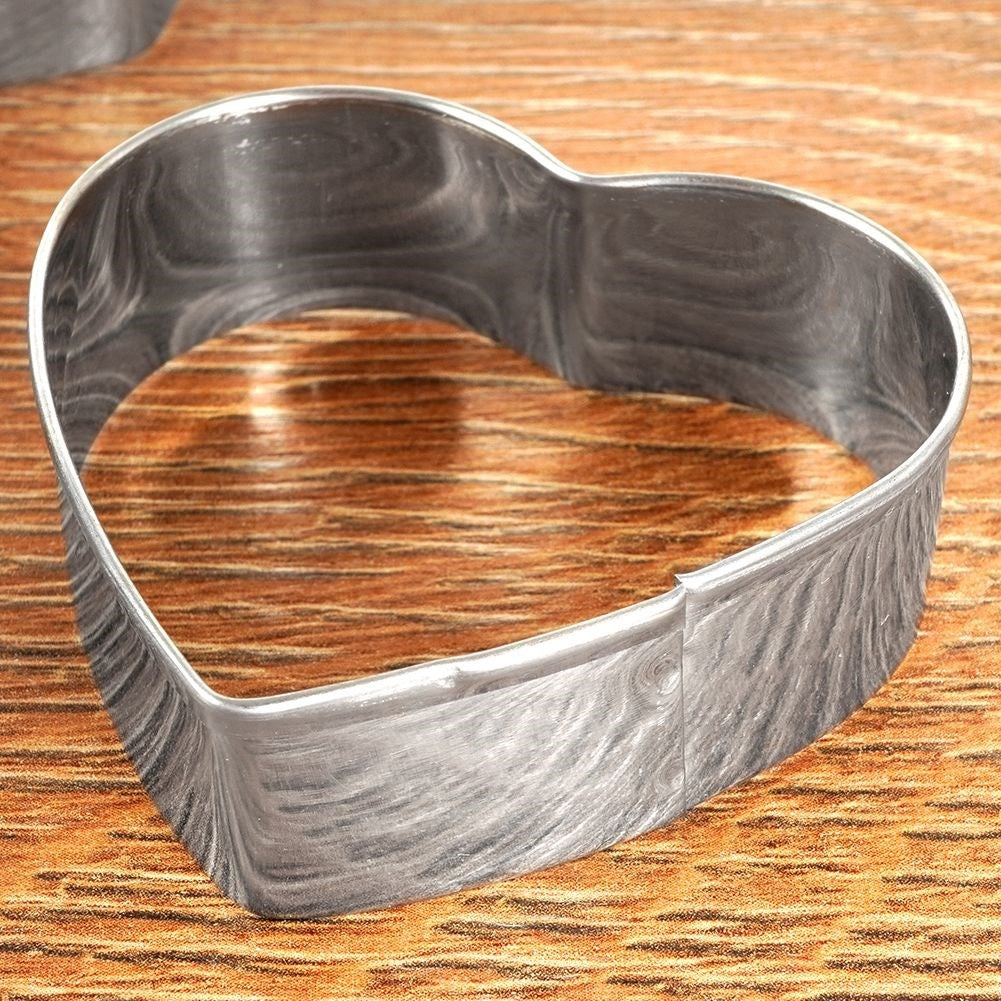 Steel punches for Christmas cookies: 15 different Christmas-inspired shapes