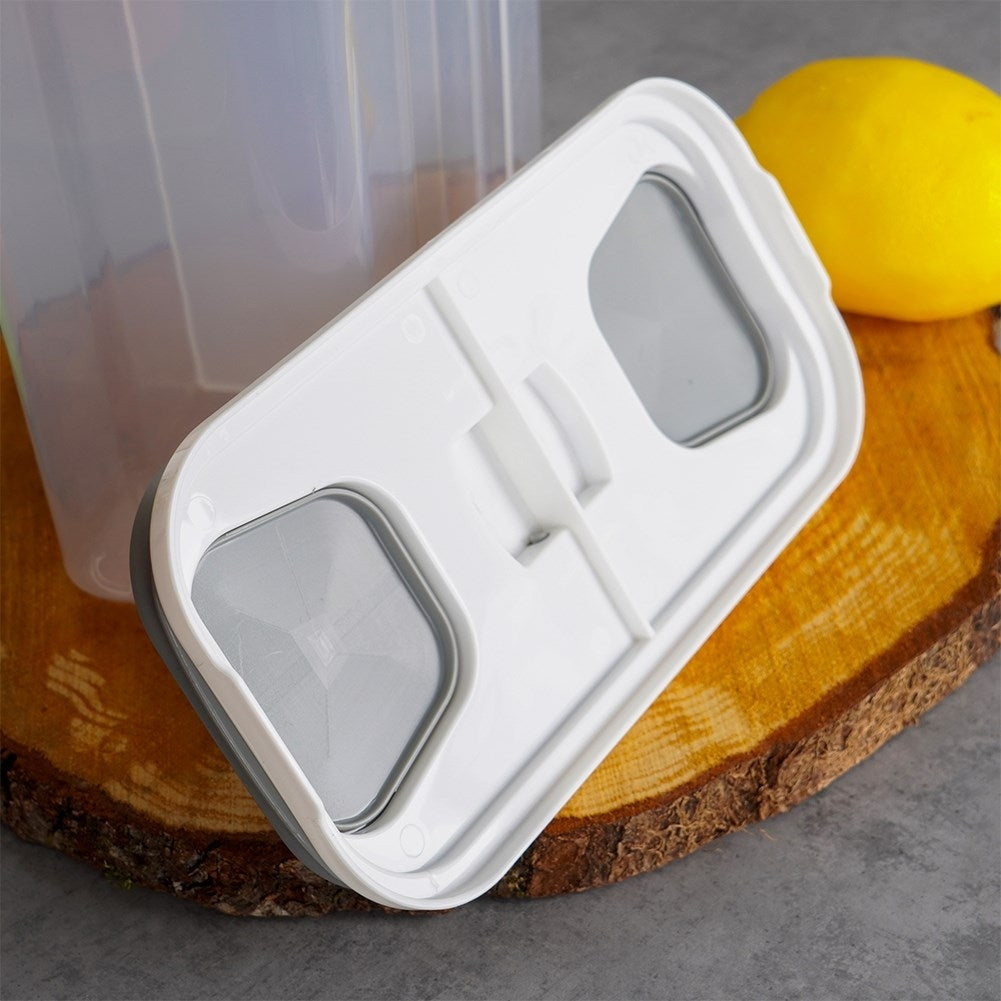 Storage container with two compartments for dry food