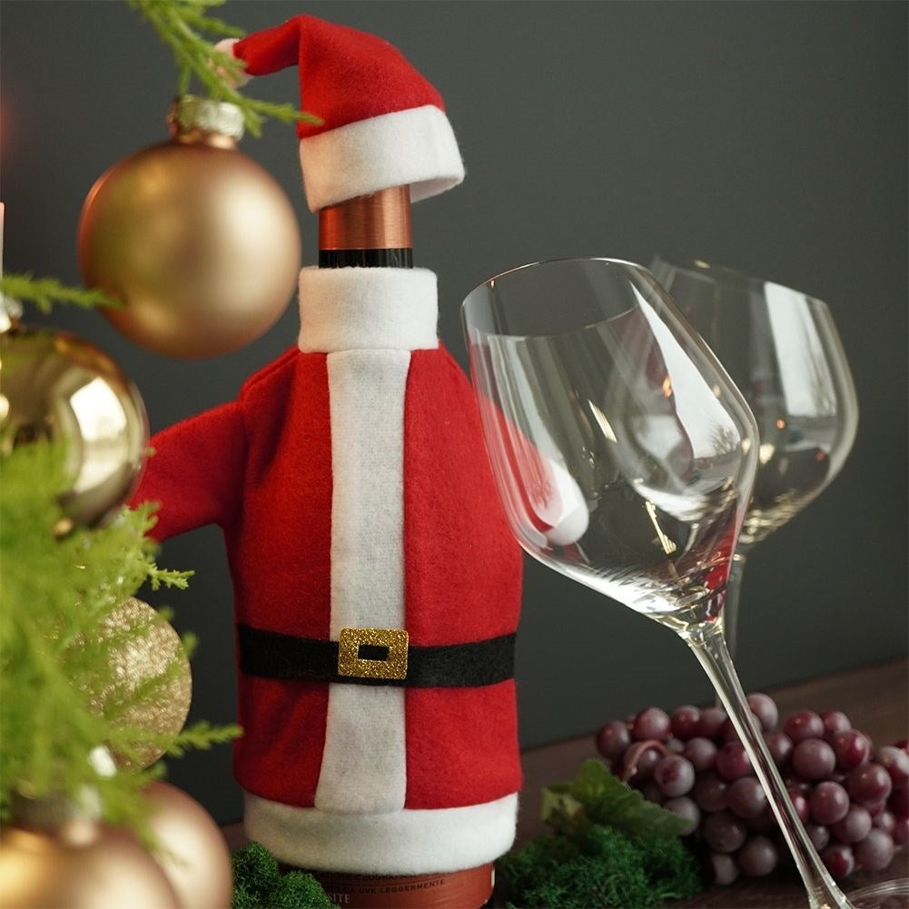 Stylish Christmas bottle case: jacket & Santa hat set