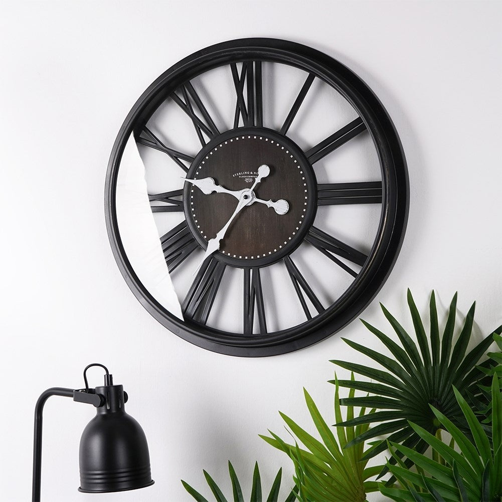 Stylish wall clock with 50 cm diameter