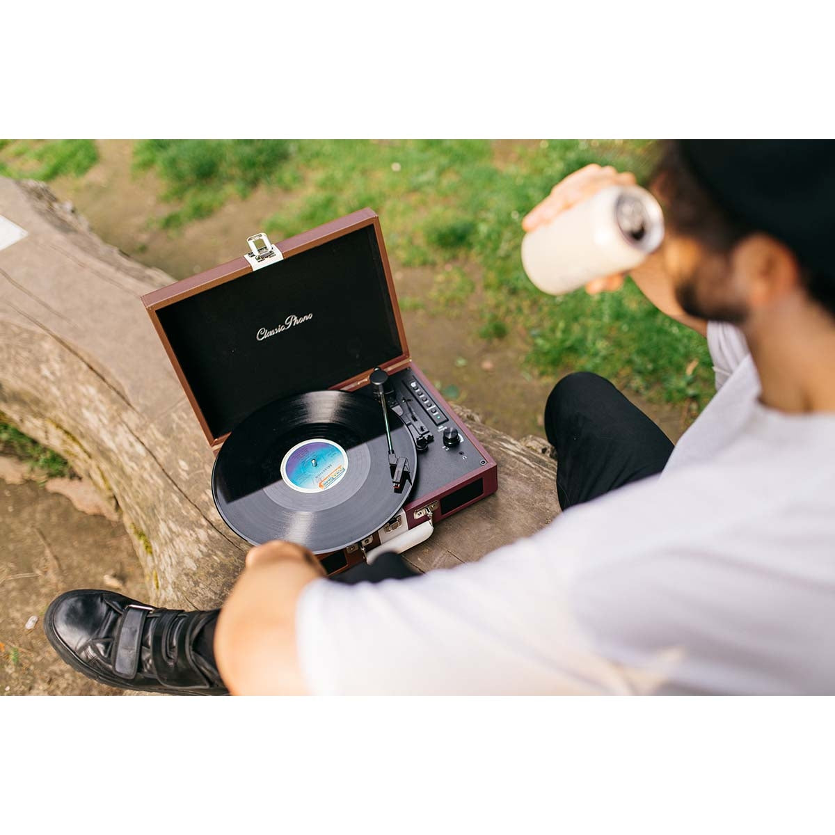 Suitcase turntable with Bluetooth® rechargable Battery and speaker