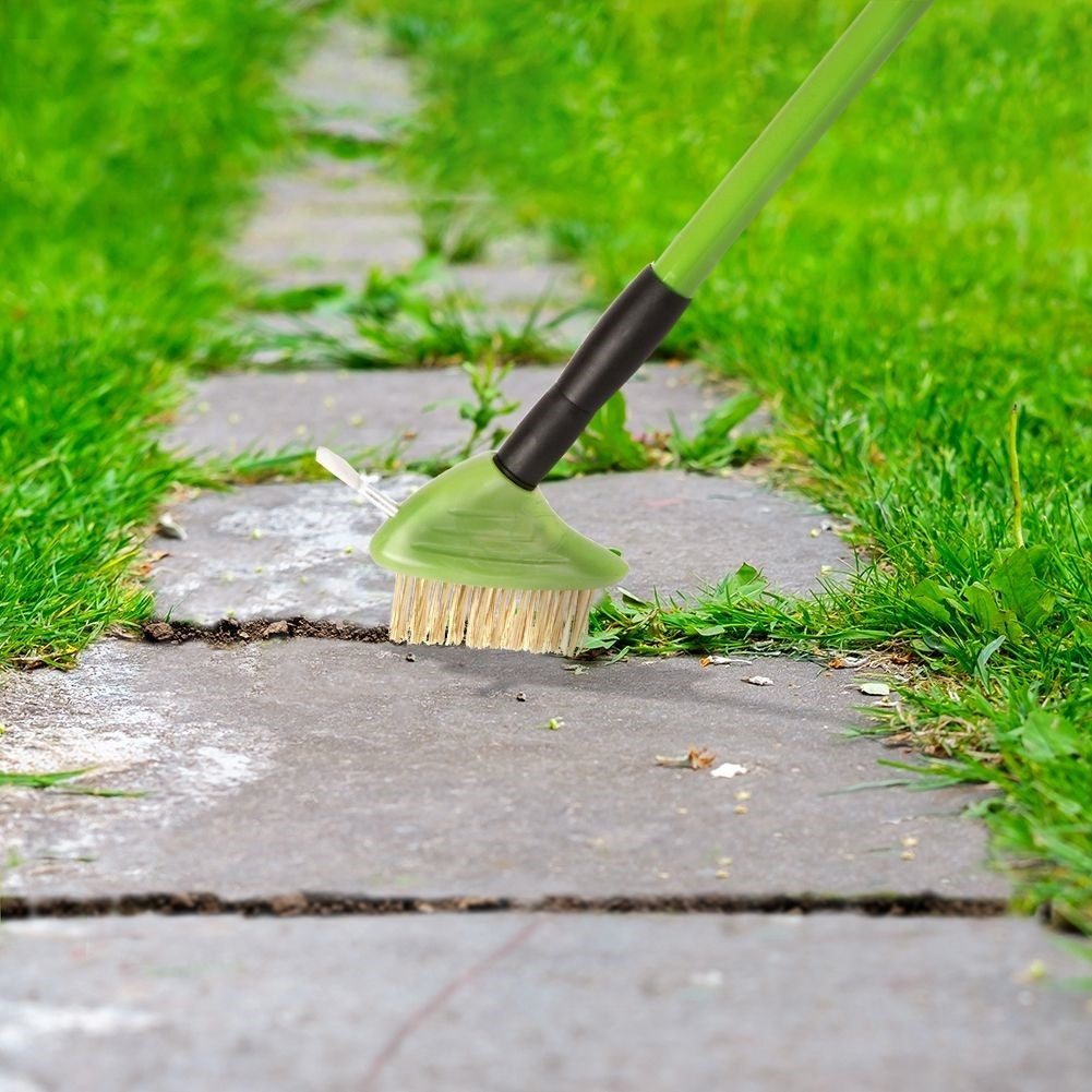 Telescopic Brush for Weeds with ScraperThis dense steel brush has three rows of hard-wearing wires, making it ideal for effectively removing weeds and grass from paving. Perfect for keeping your garden and patio clean and free of unwanted vegetation.