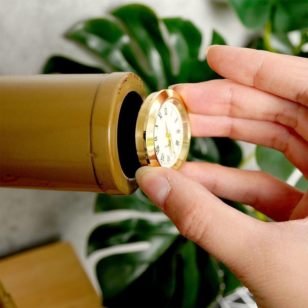 Telescopic watch in golden metal with Roman numerals