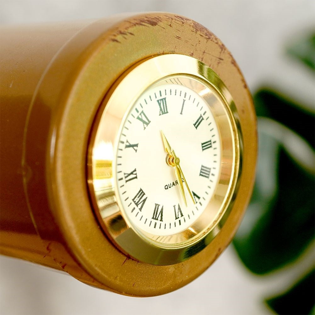 Telescopic watch in golden metal with Roman numerals