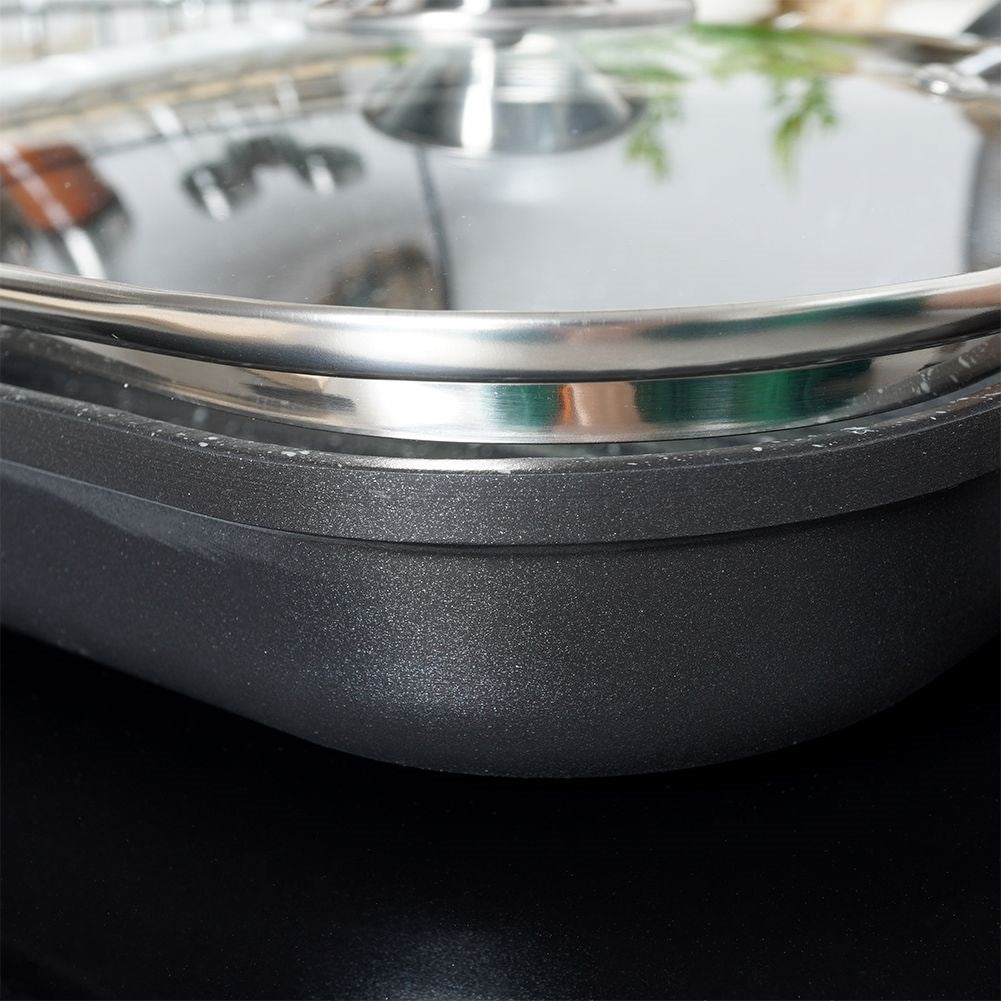 Temperature-resistant glass lid with steel knob and steam valve