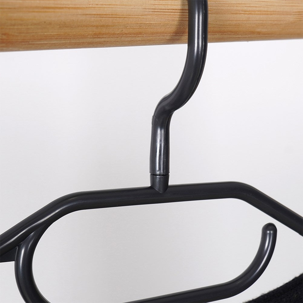 Ten rotating clothes hangers in black plastic – practical solution