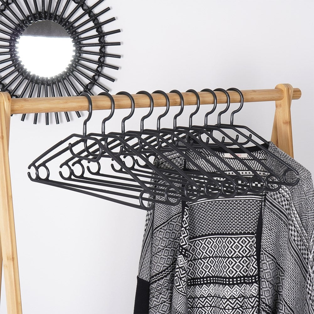 Ten rotating clothes hangers in black plastic – practical solution